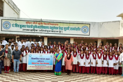 व्यावसायिक शिक्षा के अंतर्गत स्कूली छात्र-छात्राओं ने किया औद्योगिक भ्रमण
