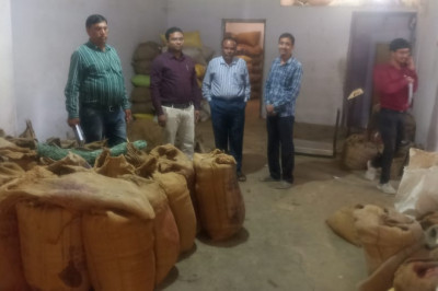 एसडीएम डोंगरगांव के नेतृत्व में डोंगरगांव, अर्जुनी एवं कुमरदा क्षेत्र के कोचियों और बिचौलियों के अवैध धान परिवहन और भण्डारण पर की गई जप्ती की कार्रवाई