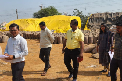 निरीक्षण के दौरान एसडीएम ने समिति प्रबंधक नोडल अधिकारी को थमाया नोटिस