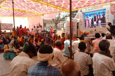 शासकीय कन्या उच्चतर माध्यमिक विद्यालय के बालिकाओं ने देखा प्रधानमंत्री का लाईव कार्यक्रम
