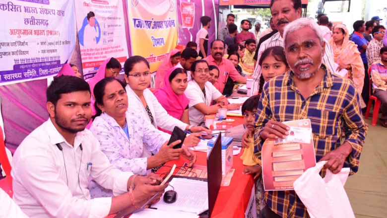 विकसित भारत संकल्प यात्रा की मोबाईल वैन ग्राम धनगांव पहुंची