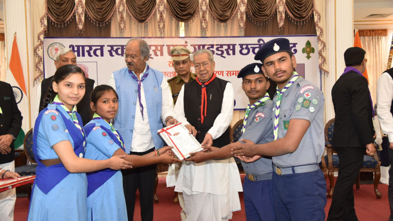 बेमेतरा के सर्वश्रेष्ठ स्काउट क्रू, रोवर विजय साहू राज्यपाल के हाथों हुए सम्मानित