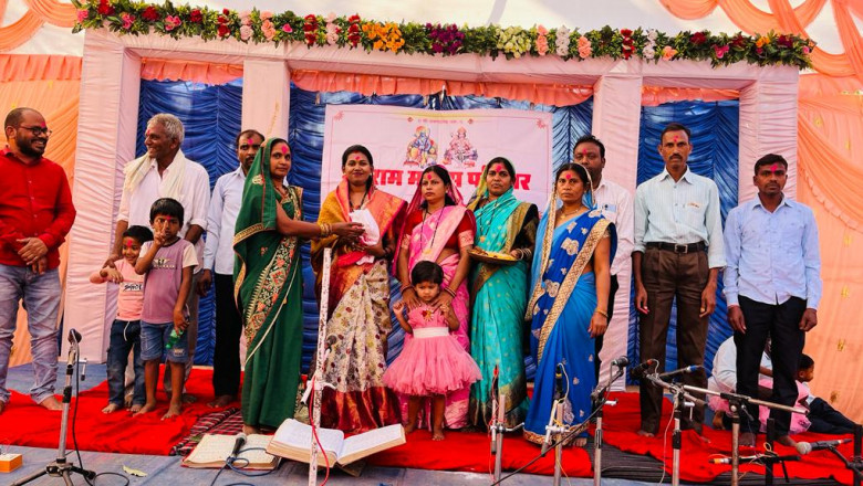 बखरूटोला केशोखैरी की रामायण सम्मेलन में शामिल हुए अध्यक्ष गीता घासी साहू