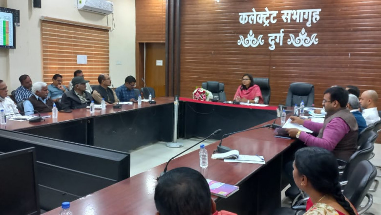 कलेक्टर सुश्री चौधरी ने ली समिति प्रबंधकों और मिलरों की बैठक  - धान परिवहन तत्काल करने और सीएमआर कोटे में चांवल जमा करने मिलरों को दिये निर्देश