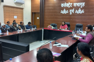 कलेक्टर सुश्री चौधरी ने ली समिति प्रबंधकों और मिलरों की बैठक  - धान परिवहन तत्काल करने और सीएमआर कोटे में चांवल जमा करने मिलरों को दिये निर्देश