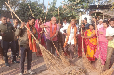 अनुष्ठान शुरू होने से पहले सफाई - देव स्थलों की सफाई पुण्य का काम - ललित