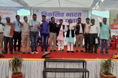 हरदी स्कूल मैदान में आयोजित   शिविर  में बड़ी तादात में वार्डवासियों ने केन्द्र शासन की जनकल्याणकारी योजनाओं की ली जानकारी