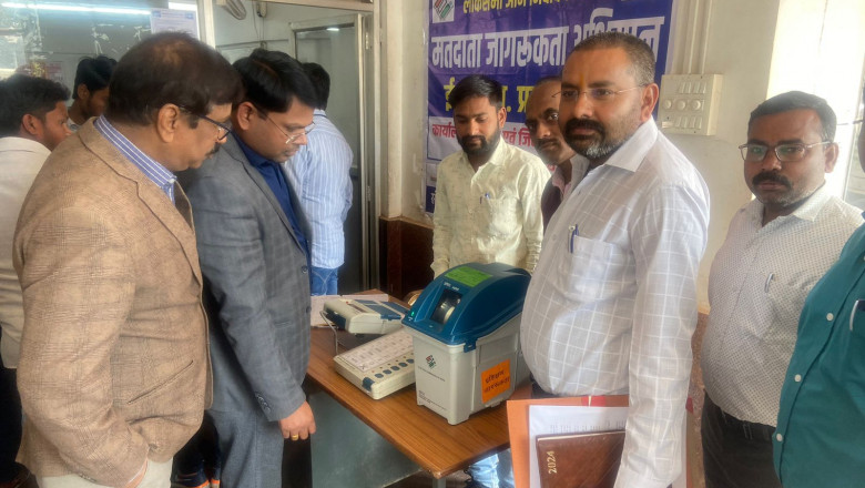 जिले में मतदाता जागरूकता अभियान में ईवीएम का प्रदर्शन जारी