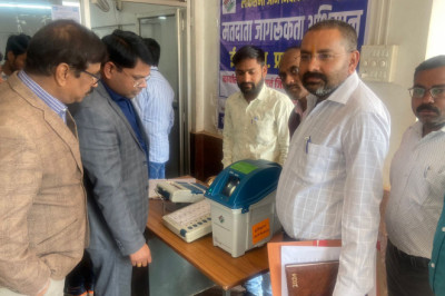 जिले में मतदाता जागरूकता अभियान में ईवीएम का प्रदर्शन जारी