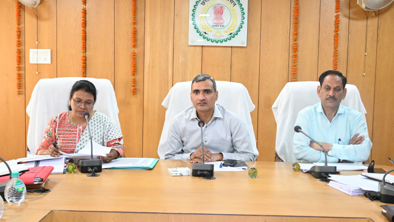 योजनाओं का लाभ लक्षित लाभार्थियों खासतौर पर वंचित लोगों तक समयबद्ध तरीके से पहुँचाएं - कलेक्टर  शर्मा