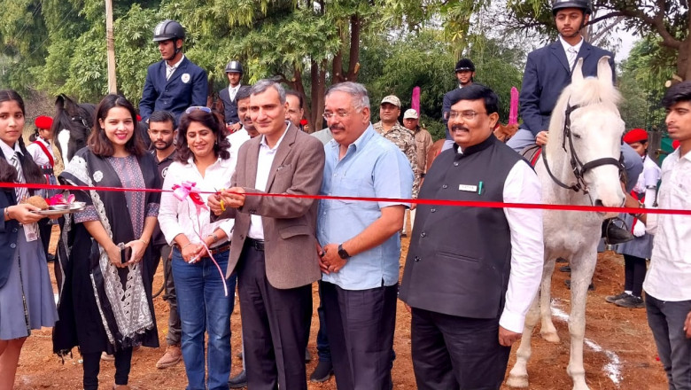 कलेक्टर द्वारा "द चेतक" न्यू हॉर्स-राइडिंग क्लब और टीचिंग लर्निंग चैप्टर "उड़ान" का उद्घाटन