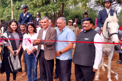 कलेक्टर द्वारा 