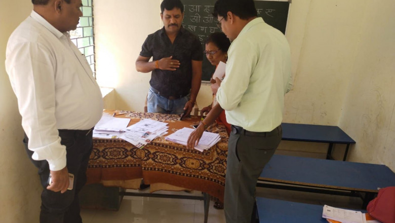 संभाग के उपायुक्त ने मतदाता सूची के संक्षिप्त पुनरीक्षण कार्य निरीक्षण किया