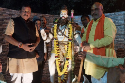 ट्वीन सिटी का पहला परशुराम चौक - वेद मंत्रो के साथ प्रतिमा का अनावरण किया सांसद व विधायक ने