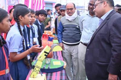 कलेक्टर  अग्रवाल जिला स्तरीय विज्ञान मेला में हुए शामिल