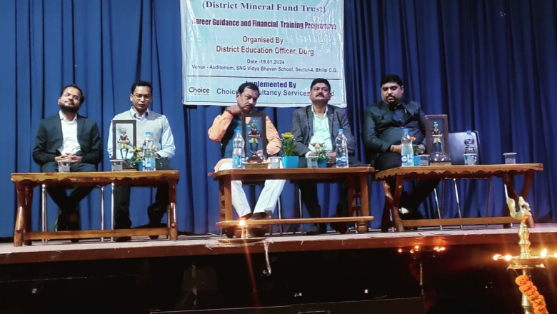 कैरियर गाईडेंस एवं फाइनेंशियल मैनेजमेंट विषय पर कॉमर्स के छात्रों के लिए एस.एन.जी. विद्यालय ऑडिटोरियम में एक दिवसीय प्रशिक्षण कार्यक्रम संपन्न