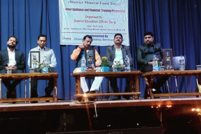 कैरियर गाईडेंस एवं फाइनेंशियल मैनेजमेंट विषय पर कॉमर्स के छात्रों के लिए एस.एन.जी. विद्यालय ऑडिटोरियम में एक दिवसीय प्रशिक्षण कार्यक्रम संपन्न