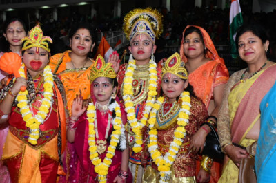 अयोध्या में भगवान श्री रामलला प्राण प्रतिष्ठा-रामोत्सव के शुभागमन पर दिग्विजय स्टेडियम में श्यामल संध्या में जल उठे लाखों दीप