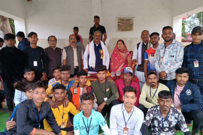 खुज्जी विधायक भोलाराम साहू पहुंचे शहीद ग्राम बादराटोला