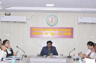 कलेक्टर ने ली समय सीमा की बैठक  - नल जल प्रदाय योजना के कार्यो को शीघ्र पूर्ण करें