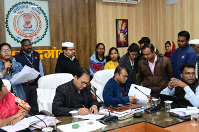 जनदर्शन में जनसामान्य अपनी समस्याओं के समाधान के लिए उम्मीद लेकर पहुंच रहे कलेक्टोरेट
