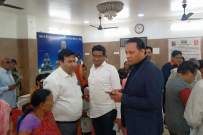 महापौर ने शिविर का अवलोकन कर नागरिको से बातचीत कर उनका हाल-चाल जाना:कहा अगर नही बना है तो अवश्य बनवाये: