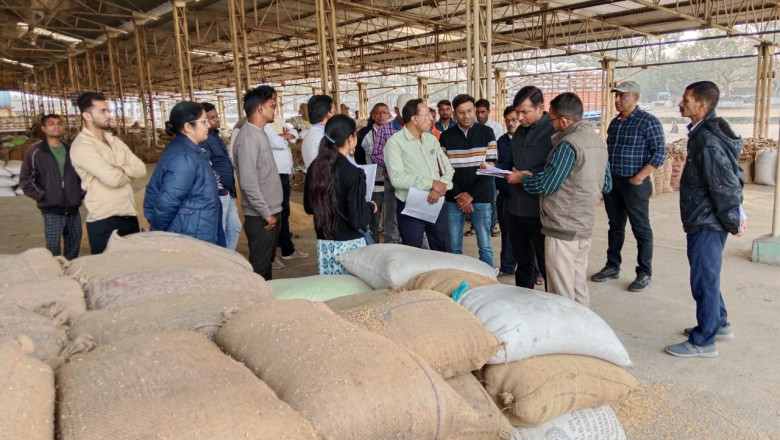 कलेक्टर के निर्देश पर जिले में अवैध धान विक्रय एवं परिवहन पर की जा रही लगातार कार्रवाई