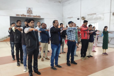 नगर निगम में आयुक्त ने अधिकारियों व कर्मचारियों को दिलाई राष्ट्रीय मतदाता दिवस पर शपथ