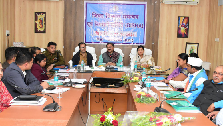 शासन की योजनाओं के प्रभावी क्रियान्वयन के लिए आपसी समन्वय से कार्य करने की जरूरत : सांसद श्री संतोष पाण्डेय
