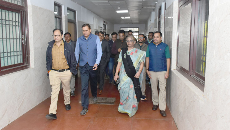 संभागायुक्त दुर्ग ने पेण्ड्री स्थित शासकीय मेडिकल कालेज का निरीक्षण कर व्यवस्थाओं का लिया जायजा