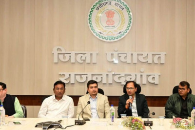 आने वाली पीढ़ी के लिए लोकतंत्र को सुदृढ़ बनाने में अपनी सहभागिता निभाएं : कलेक्टर