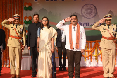 गणतंत्र दिवस समारोह हर्षोल्लास के साथ संपन्न - उप मुख्यमंत्री विजय शर्मा ने ध्वजारोहण कर परेड की ली सलामी