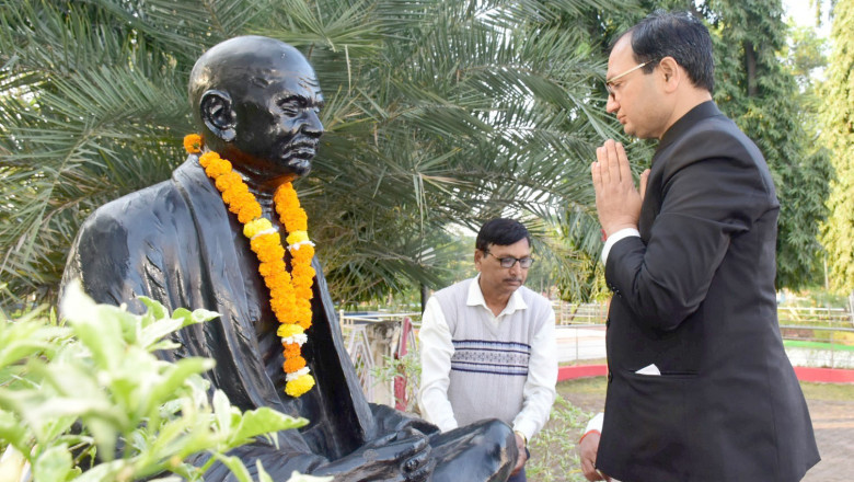 कलेक्टर  अग्रवाल ने किया कलेक्टोरेट परिसर में ध्वजारोहण