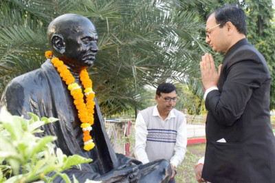कलेक्टर  अग्रवाल ने किया कलेक्टोरेट परिसर में ध्वजारोहण