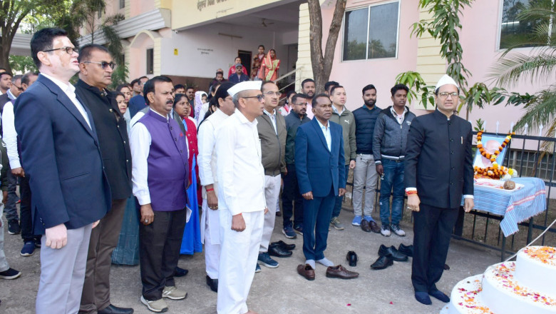 कलेक्टर ने संयुक्त जिला कार्यालय और जिला सहकारी केन्द्रीय बैंक में किया ध्वजारोहण