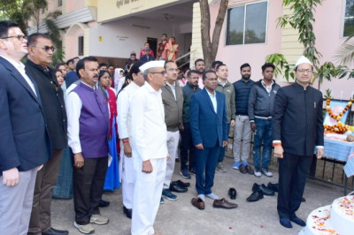 कलेक्टर ने संयुक्त जिला कार्यालय और जिला सहकारी केन्द्रीय बैंक में किया ध्वजारोहण
