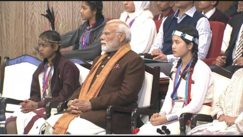 प्रधानमंत्री नरेन्द्र मोदी आज भारत मंडपम में परीक्षा पे चर्चा : PM माेदी ने बस्तर की बेटी को बैठाया अपने पास