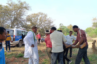 विधायक भोला राम साहू ने सड़क दुर्घटना में घायलों की  मदद
