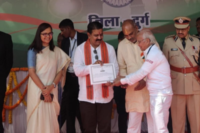 ब्रांड एंबेसेडर डॉ पाणिग्राही उप मुख्यमंत्री विजय शर्मा के द्वारा सम्मानित हुए
