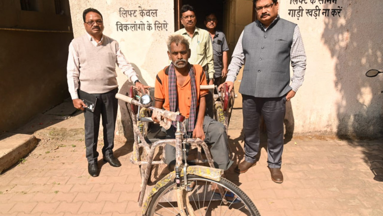 जनदर्शन में आवेदन प्रस्तुत करने के तत्काल बाद सुखित को मिला ट्रायसाईकल