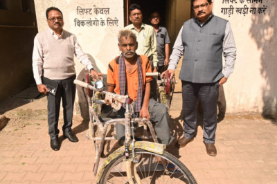 जनदर्शन में आवेदन प्रस्तुत करने के तत्काल बाद सुखित को मिला ट्रायसाईकल