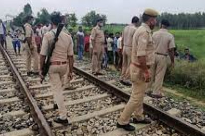 शंकराचार्य के एमबीए के  छात्र ने ट्रेन के सामने कूदकर दे दी जान
