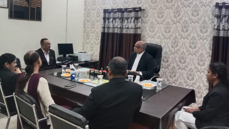 9 मार्च को होने वाले नेशनल लोक अदालत के संबंध में जिला न्यायाधीश ने बैठक कर की चर्चा