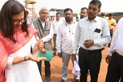 कलेक्टर ने धान उर्पाजन केन्द्रों का किया निरीक्षण  -धान का उठाव शीघ्रता से करे-कलेक्टर
