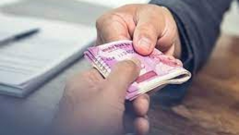 रिश्वत लेते डिप्टी रेंजर समेत तीन कर्मचारी निलंबित