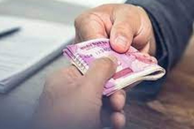 रिश्वत लेते डिप्टी रेंजर समेत तीन कर्मचारी निलंबित