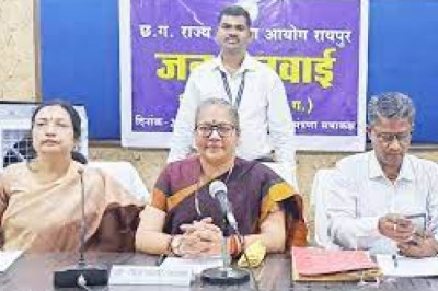 छत्तीसगढ़ राज्य महिला आयोग की अध्यक्ष महिला उत्पीड़न से संबंधित प्रकरणों पर की जनसुनवाई ,सखी सेंटर में पदस्थ प्रशासिका को किया गया निष्कासित