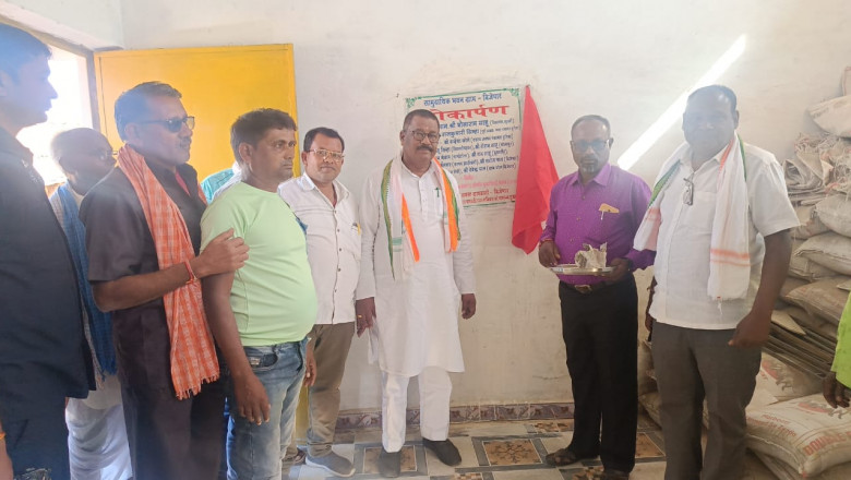 सामुदायिक भवन का लोकार्पण फीता काटकर  विधायक भोलाराम साहू ने किया