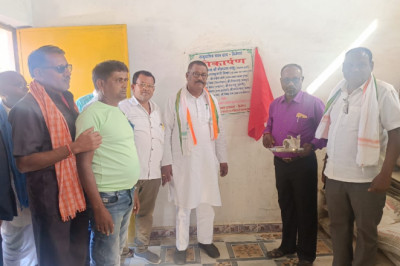 सामुदायिक भवन का लोकार्पण फीता काटकर  विधायक भोलाराम साहू ने किया