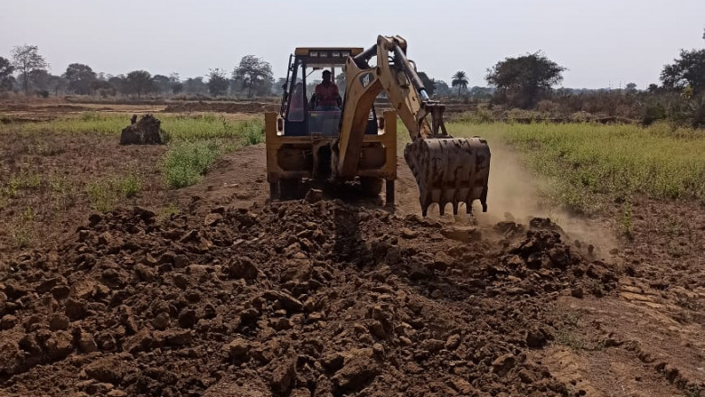 3 अवैध प्लॉटिंग पर त्वरित कार्रवाई, चलवाया बुलडोजर